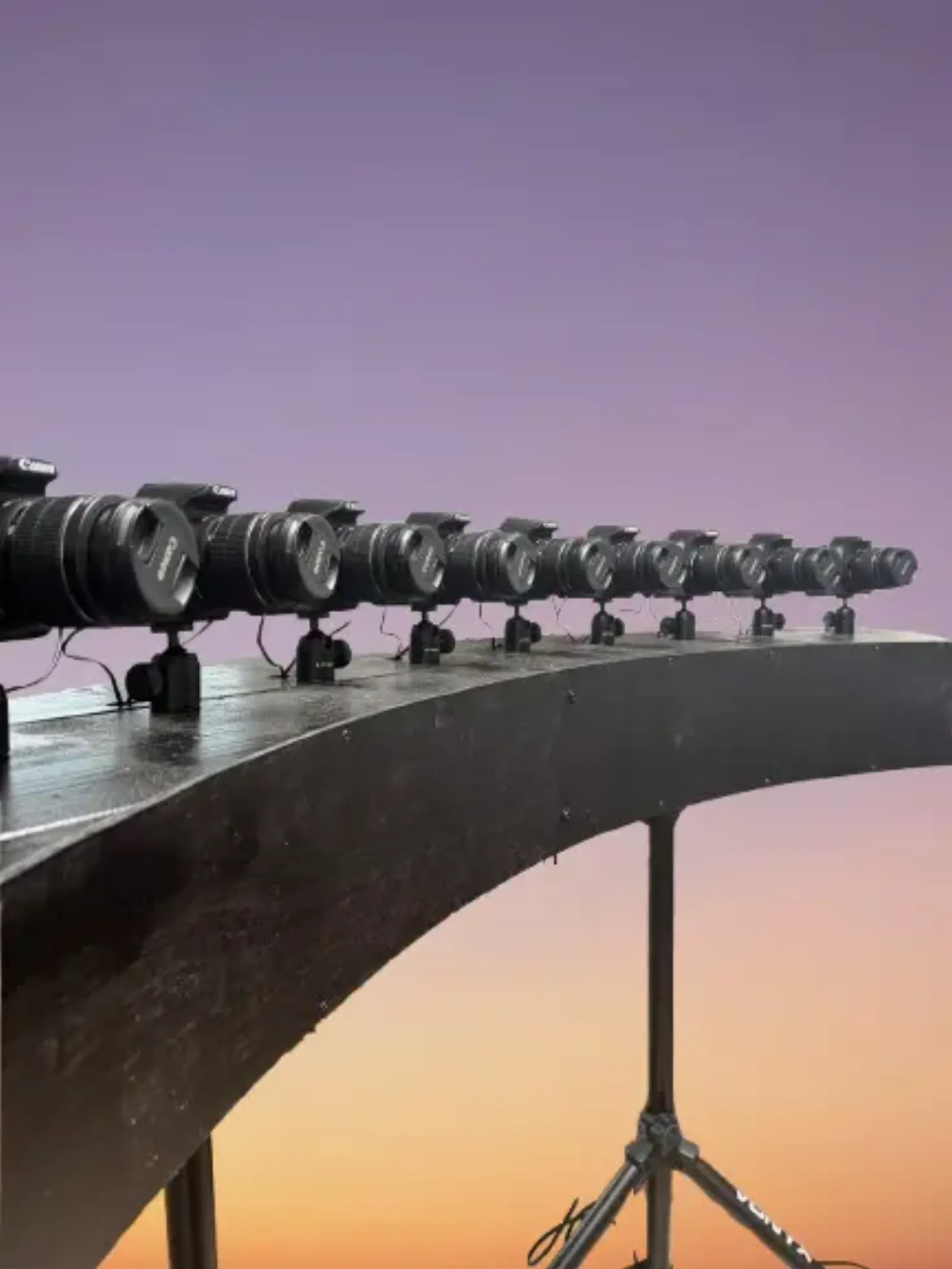 Bullet Time Fotobox — 10 Spiegelreflexkameras im Halbkreis auf Hochzeit