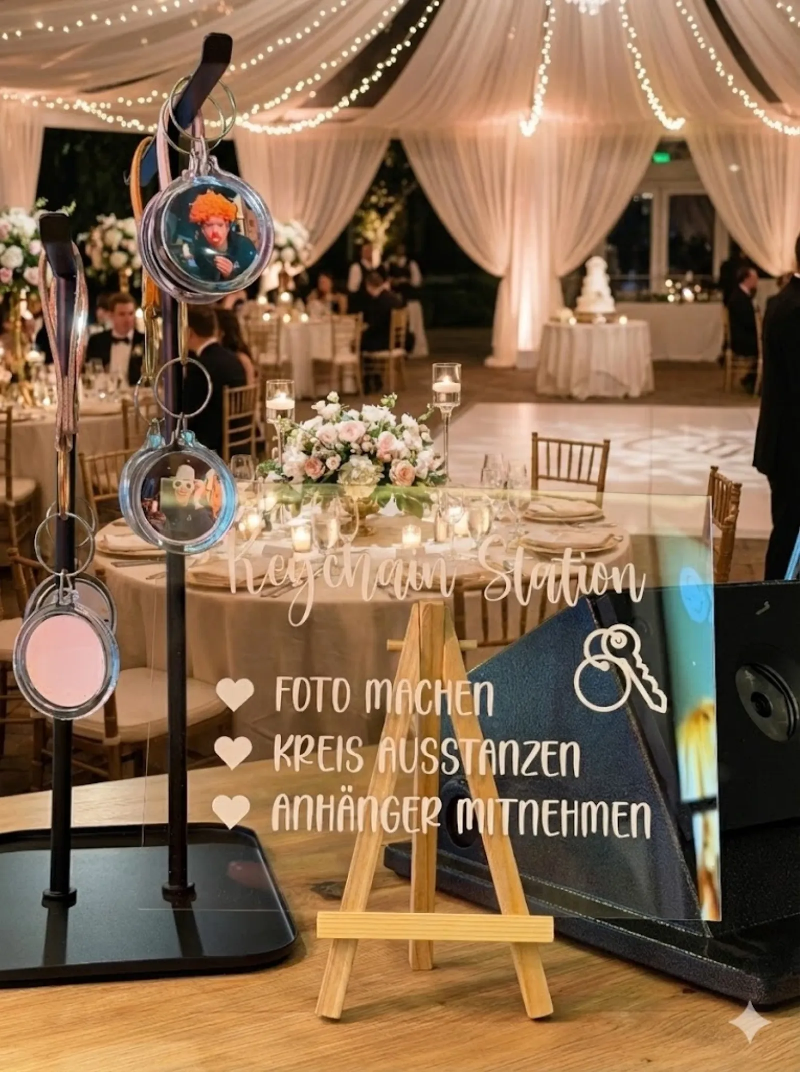 Keychain Station mit personalisierten Foto-Schlüsselanhängern