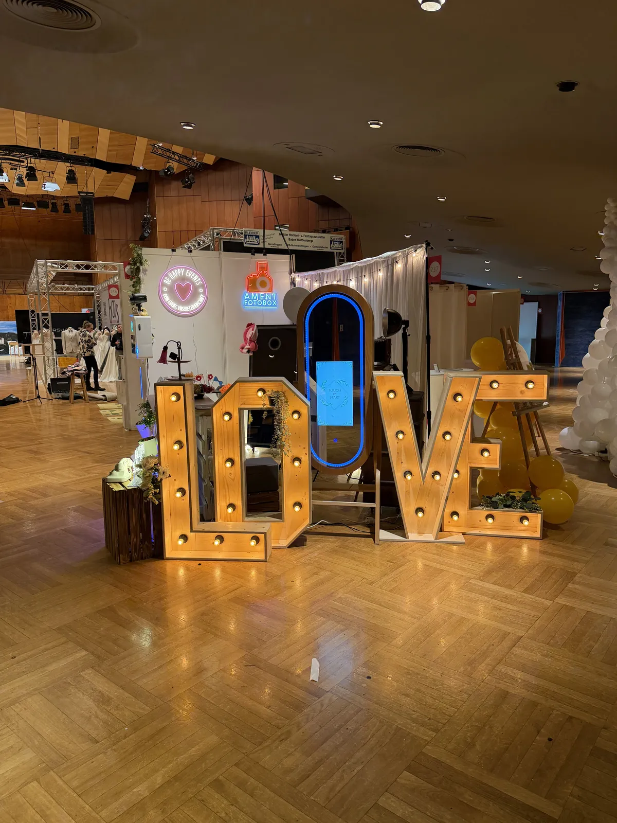 Eventhalle – XXL LOVE-Buchstaben | Fotobox mieten Schwäbische Alb