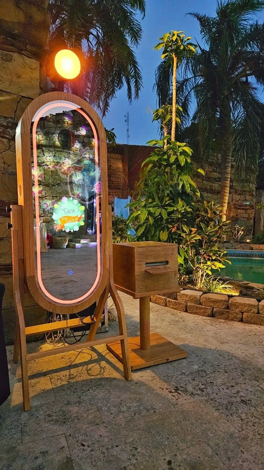 Outdoor · Abend – Fotospiegel · Pool-Setting | Fotobox mieten Schwäbische Alb